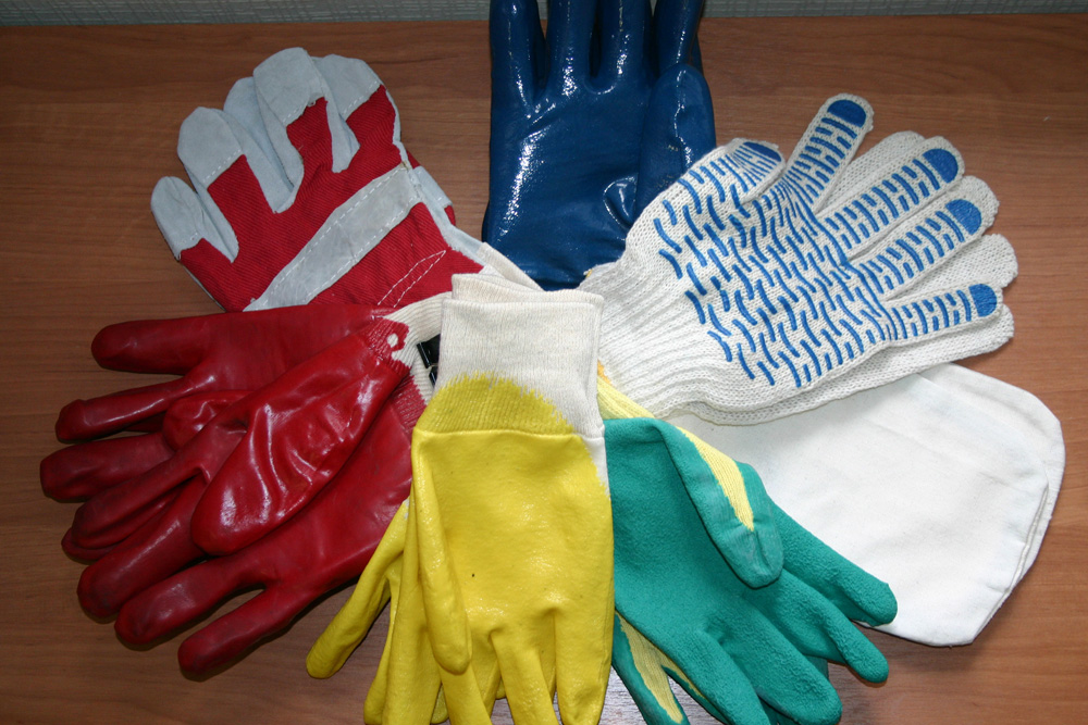 Перчатки какой руки. Перчатки рабочие хб. Перчатки рабочие хб с ПВХ. Средства индивидуальной защиты рук. Перчатки рукавицы.